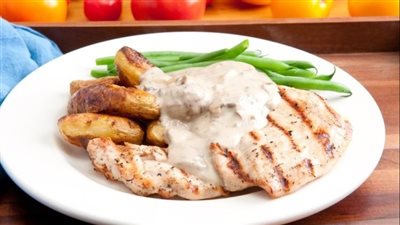 طريقة عمل فيليه الدجاج بالكريمة والبصل الأخضر