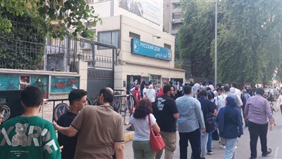 طوابير الشباب في احتفالية المركز الثقافي الروسي بالشيخ إمام أدهشت الجميع 