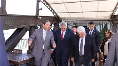 محافظ دمياط ووزير التعليم العالي يتفقدان كوبري دمياط التاريخي 