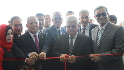 وزير التعليم العالي يفتتح مقر جامعة دمياط الأهلية (صور)