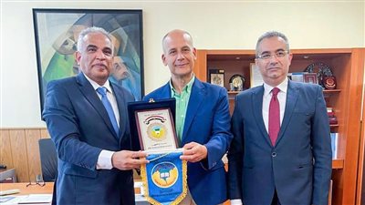 رئيس جامعة طنطا يلتقي بنائب رئيس جامعة كانتابريا للعلاقات الدولية