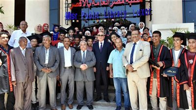 محافظ الأقصر يكرم أوائل الشهادة الإعدادية وقيادات التعليم المتميزين | صور