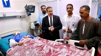 محافظ المنوفية يزور مصابي الحادث بمستشفي الجراحات المتخصصة بشبين الكوم 