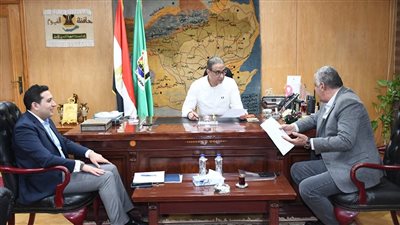 محافظ الفيوم يلتقي أعضاء مجلسي النواب والشيوخ لبحث مطالب المواطنين