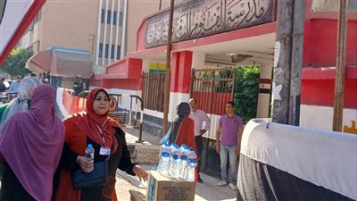 توافد طلاب الثانوية العامة على 41 لجنة بالفيوم لأداء امتحان الإنجليزي