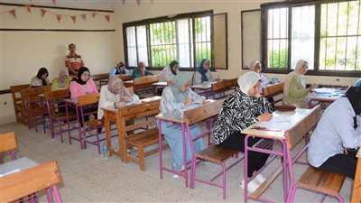 فرحة بين طلاب الغربية بعد أداء امتحان اللغة الإنجليزية