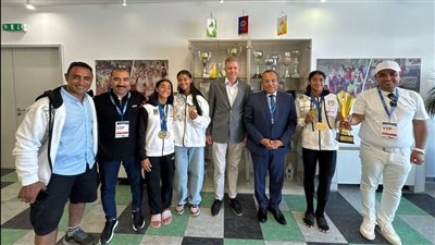 السفير المصري بالمجر يزور بعثة الخماسي الحديث ويحتفل معهم بالإنجاز العالمي