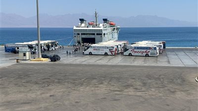 انتظام حركة تداول البضائع والشاحنات بموانىء البحر الأحمر 