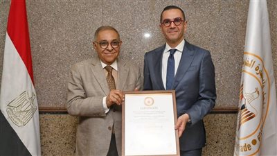 وزير الاستثمار يتسلم تجديد شهادة المواصفة القياسية الدولية لنظام إدارة المؤسسات التدريبية