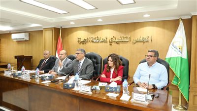 محافظ الجيزة يناقش ملفات التصالح والتقنين والخطة الاستثمارية للمحافظة