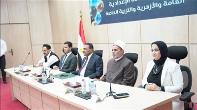 محافظ مطروح يكرم أوائل الشهادة الإعدادية العامة والأزهرية والدمج