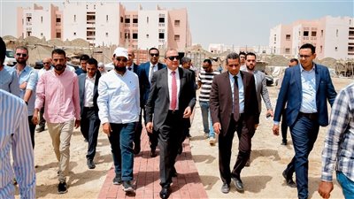 رئيس جامعة بني سويف يفتتح المرحلة الأولى من كلية العلوم