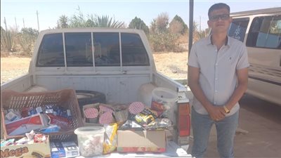 ضبط سجائر مجهولة المصدر وسلع غذائية منتهية الصلاحية بالفيوم 
