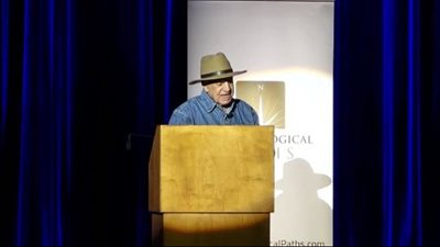 زاهي حواس يوقع أربعة كتب في شيكاغو بعد محاضرته عن أسرار الحضارة المصرية