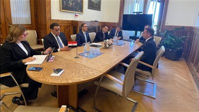 وزير الاستثمار والتجارة الخارجية يلتقى مسؤولي 5 شركات تشيكية