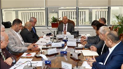 الوزير يبحث إنشاء مجمع صناعي ضخم ببرج العرب لإنتاج مكونات السكك الحديدية