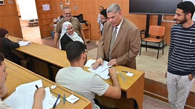 نائب رئيس جامعة الفيوم يتفقد امتحاناتِ الدراسات العليا بكلية العلوم