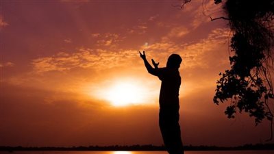  أدعية مأثورة في المساء لجلب الرزق وقضاء الدين