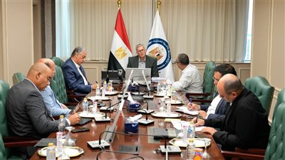 وزير البترول والثروة المعدنية يتابع إجراءات العثور علي المفقودين بحادث البارج البحري