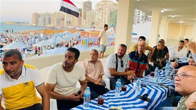 مستأجرو الشواطئ يشكون: المصطافون يرفضون مغادرة الشواطئ بالإسكندرية 