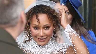 ميل بي مطربة Spice Girls تحتفل بزفافها الثالث في غياب فيكتوريا بيكهام