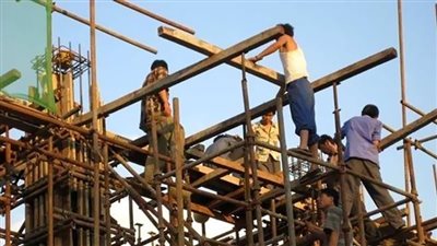 سقوط شخصين من أعلي سقالة بالمنصورة 