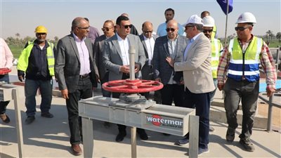 محافظ بني سويف ووزير الإسكان يتفقدان محطتي المعالجة الثنائية بطحا البيشة 