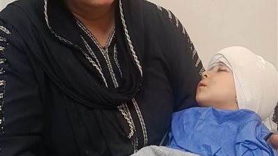 بعد رحلة بحث على السوشيال ميديا.. ”كنوز” ضحية الطريق الإقليمي في أحضان والدتها