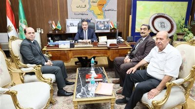 محافظ المنوفية يناقش ملفات العمل لدعم المشروعات الصغيرة وتوفير فرص عمل للشباب