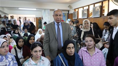 محافظ المنيا يُدشّن مبادرة “إعداد الشباب لسوق العمل” 