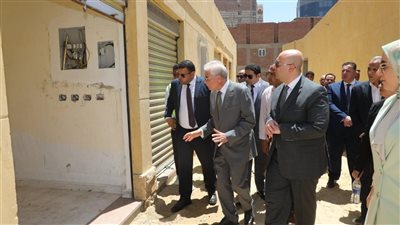 محافظ بني سويف ومستشار الرئيس يتفقدان مشروع تطوير سوق الدهشوري