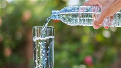 دراسة: المياه المعدنية لها تأثير ضار على الجسم