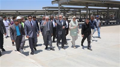 مستشار الرئيس يتفقد مشروع مجمع المواقف أسفل محور عدلي منصور ببني سويف 