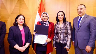 وزيرة التضامن الاجتماعي تُكرم الزميلة أمنية فؤاد 