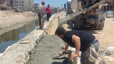 متابعة أعمال تطوير كورنيش ترعة الحاجر وصيانة الإنارة بشوارع أبوالمطامير