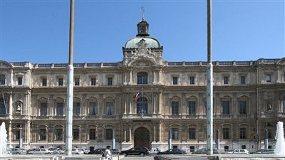 محافظ بوش دو رون يطالب سكان الحي السادس عشر الشمالي بمرسيليا بعدم مغادرة منازلهم