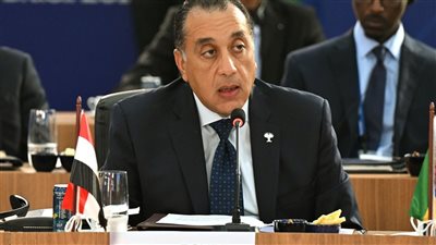 رئيس الوزراء يبحث مع نظيره القطري دعم الاستثمارات المشتركة