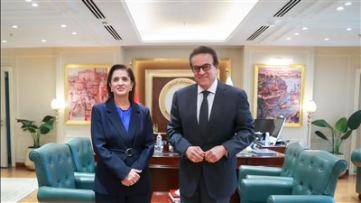 مباحثات مع الصحة العالمية لتعزيز التعاون في التحول الرقمي وصناعة الأدوية واللقاحات 