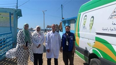 «الصحة» تدفع بعيادة متنقلة أمام شاطئ إدكو ضمن خطة القوافل العلاجية للتأمين الطبي للمصايف