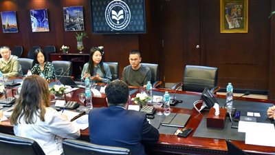 هيئة الاستثمار تبحث نقل سلاسل الإنتاج الصينية في قطاع الملابس إلى مصر