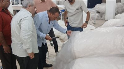 ضبط مصنع ملابس بدون ترخيص بالعاشر وتحريز منتجات تحمل علامات تجارية مقلدة