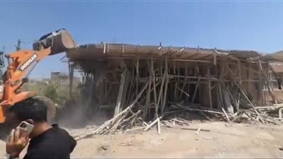 حملة إزالة لمبنى مخالف بدون ترخيص داخل الحيز العمراني بدمنهور