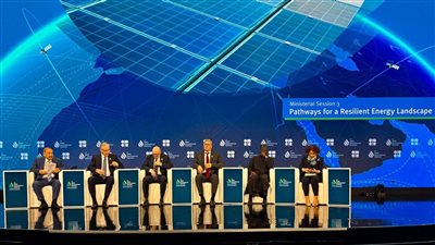 وزير البترول يشارك في الجلسة الوزارية بعنوان 