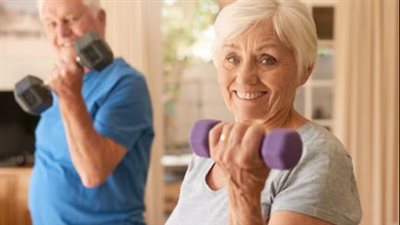 8 نصائح ذهبية لتفادي آلام الركبة بعد سن الخمسين