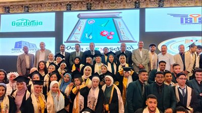 مدير تعليم قنا يكرم خريجي الدفعة الخامسة من المتفوقين في العلوم والتكنولوجيا