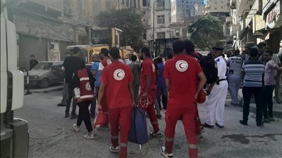 الهلال الأحمر المصري: توجه فرق الاستجابة لموقع انهيار عقار العطارين بالإسكندرية