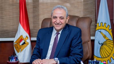 محافظ الغربية يهنيء ثلاث طالبات حصدن المركز الأول في الدبلومات الفنية