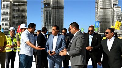 رئيس الوزراء يتفقد أعمال مشروعات أبراج الداون تاون ولاجون بالعلمين 