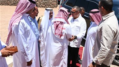 محافظ جنوب سيناء يلتقي مشايخ وعواقل وشباب دهب