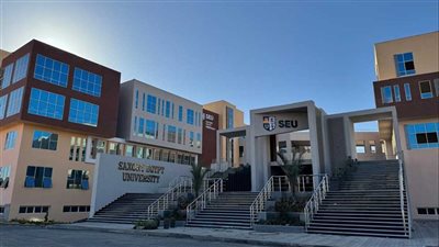 أمنية الطالبة الأولى على مستوى الجمهورية بالثانوية التجارية بالإسكندرية 